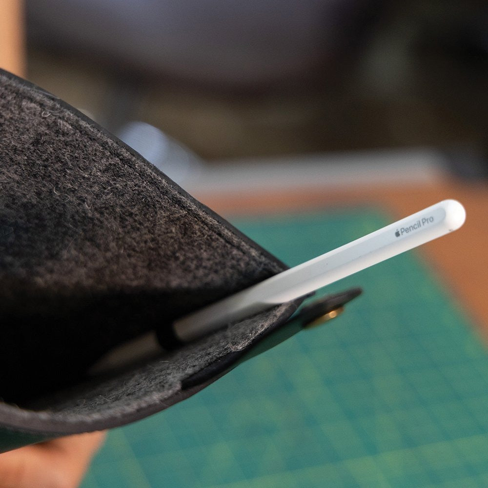 English Bridle Magic Keyboard Leather Sleeve