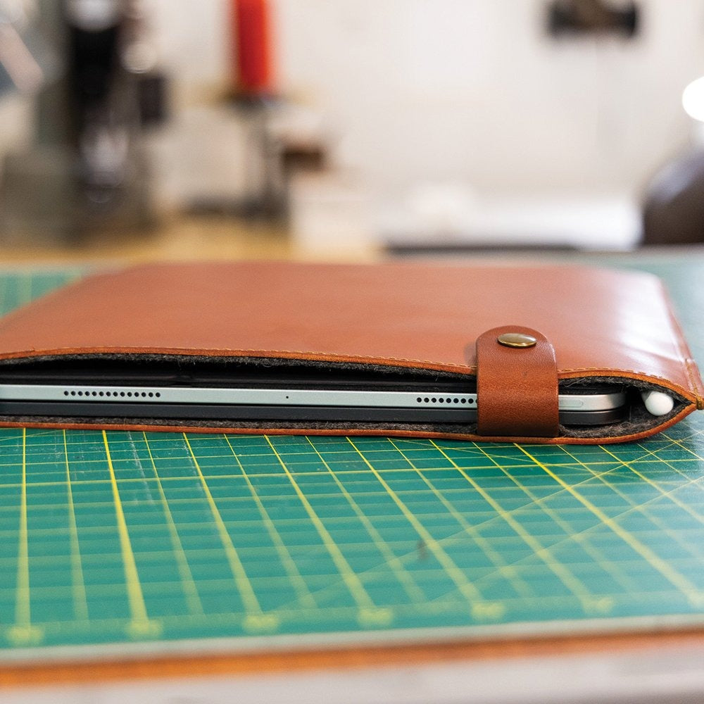 English Bridle Magic Keyboard Leather Sleeve