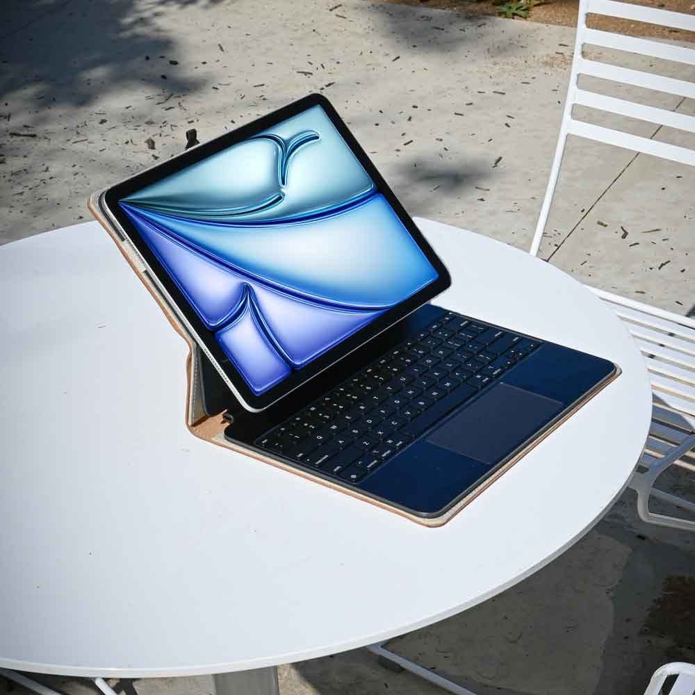 English Bridle Magic Keyboard Case
